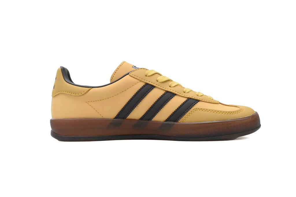 Adidas Samba OG – Retro German-Inspired Sneakers
