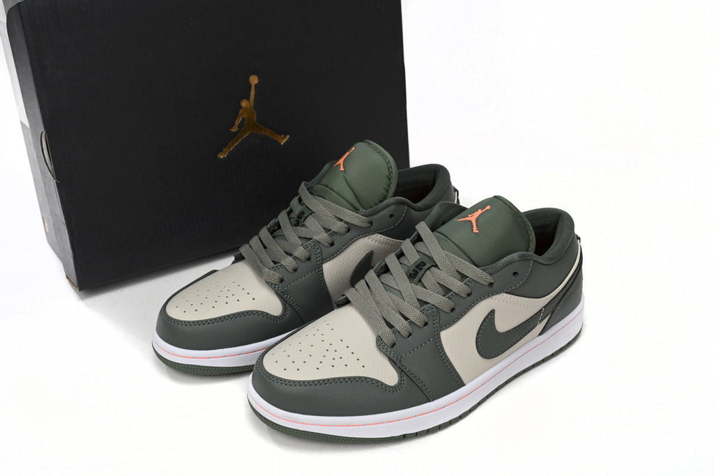 Nike Air Jordan 1 Retro Low Low-Top Sneakers