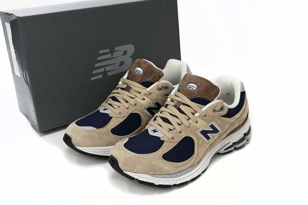 New Balance 2002R Sneakers