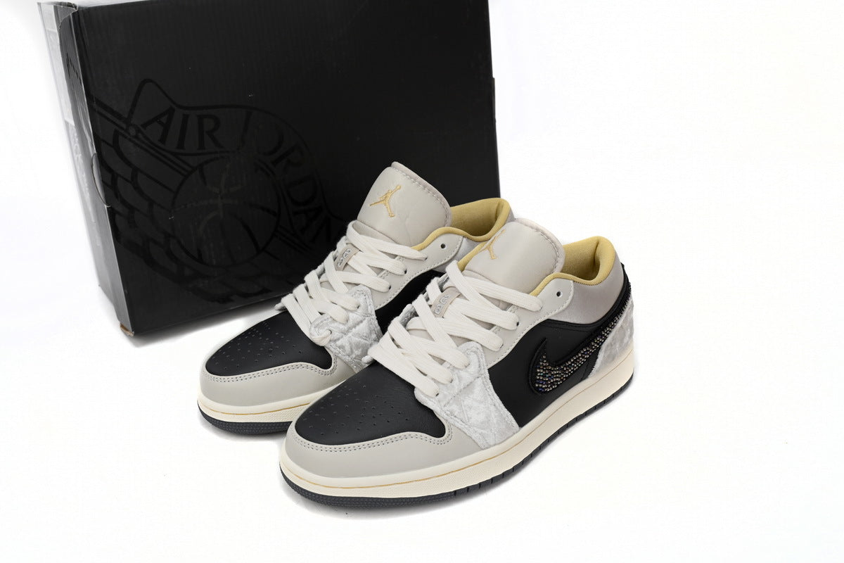 Nike Air Jordan 1 Retro Low Low-Top Sneakers
