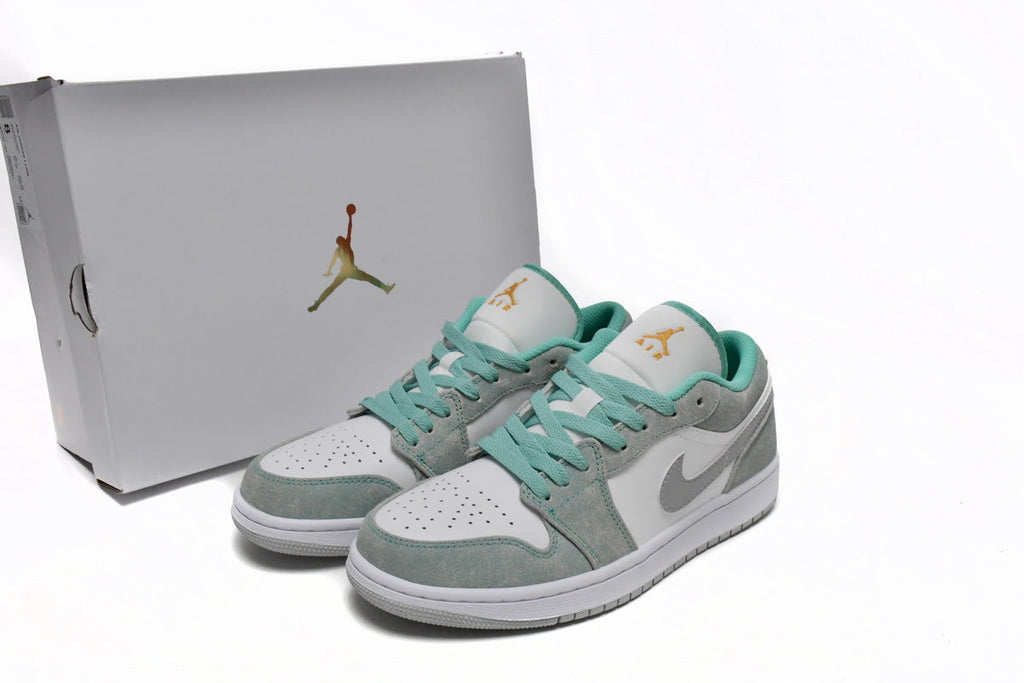 Nike Air Jordan 1 Retro Low Low-Top Sneakers