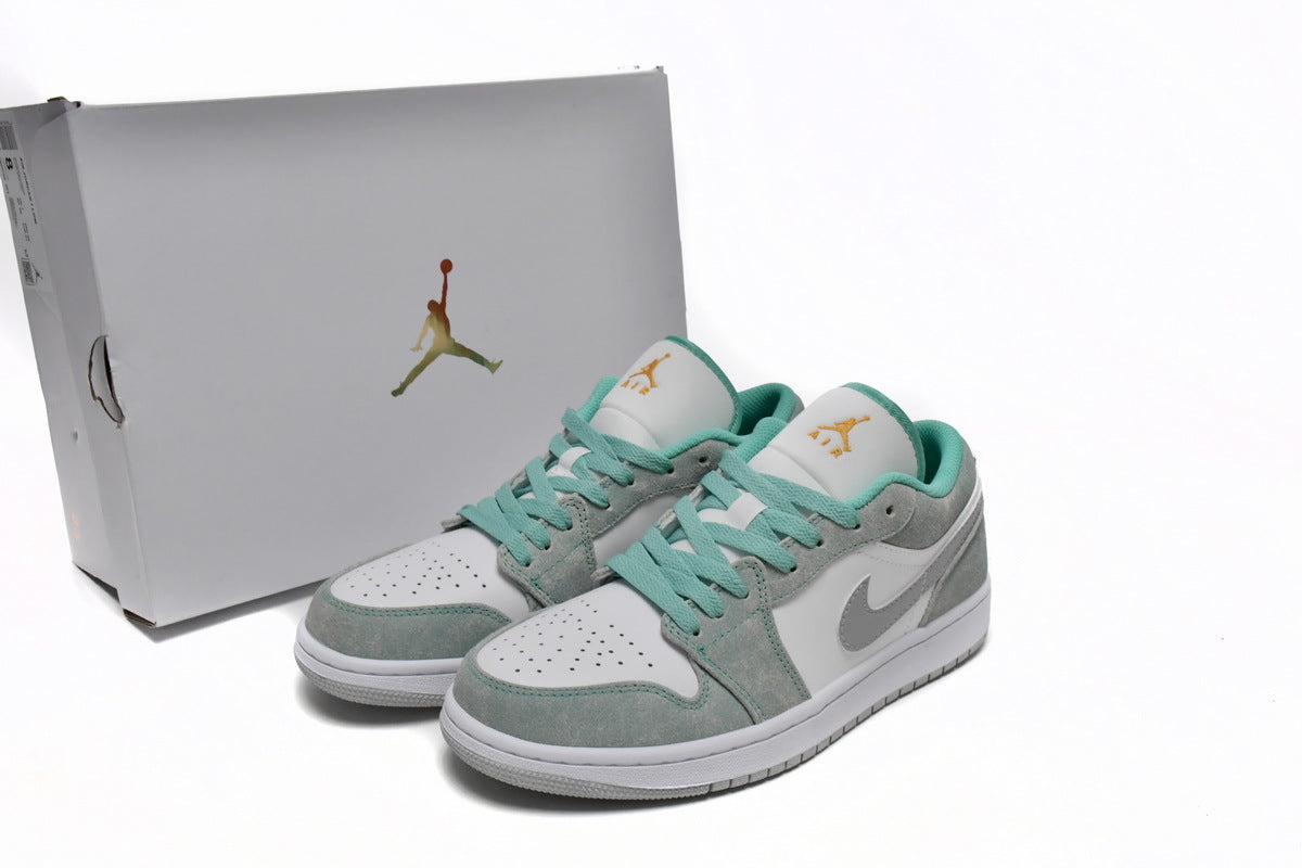 Nike Air Jordan 1 Retro Low Low-Top Sneakers