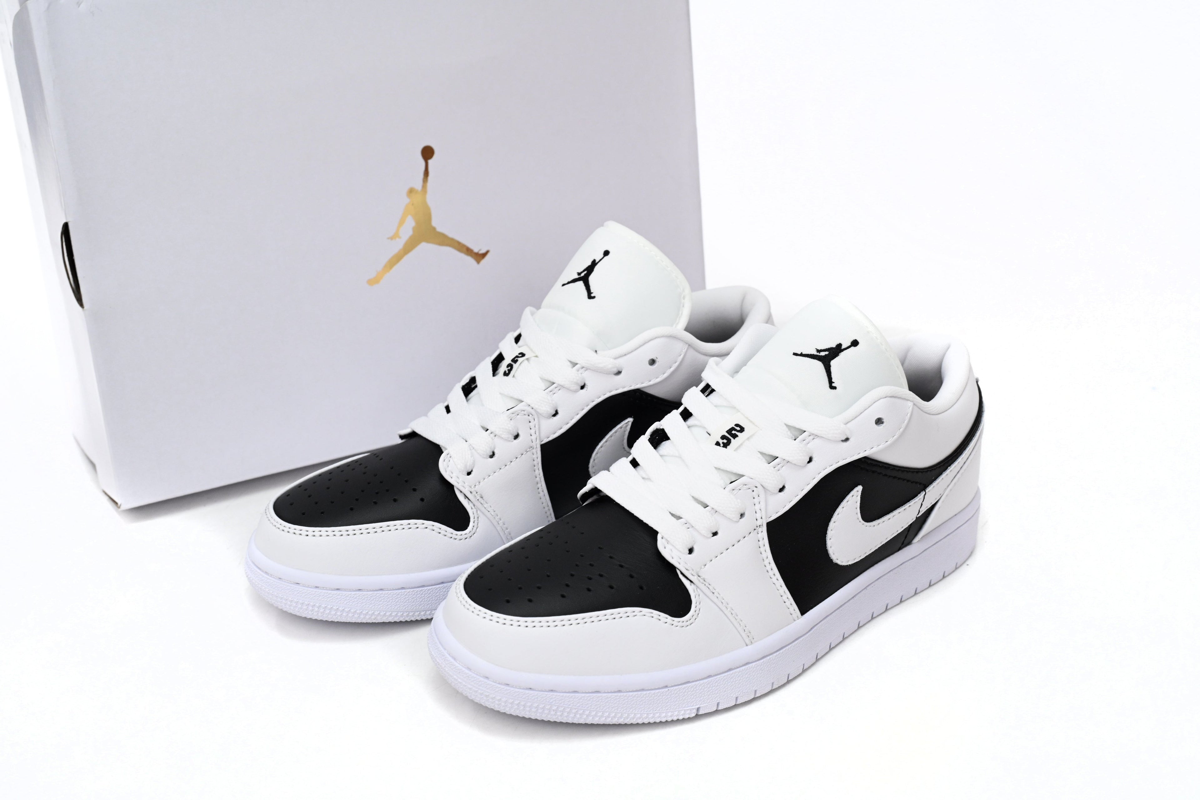Nike Air Jordan 1 Retro Low Low-Top Sneakers