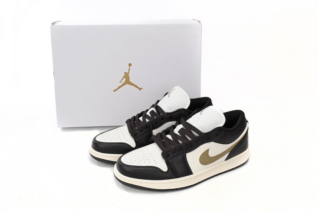 Nike Air Jordan 1 Retro Low Low-Top Sneakers