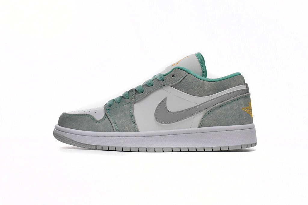 Nike Air Jordan 1 Retro Low Low-Top Sneakers