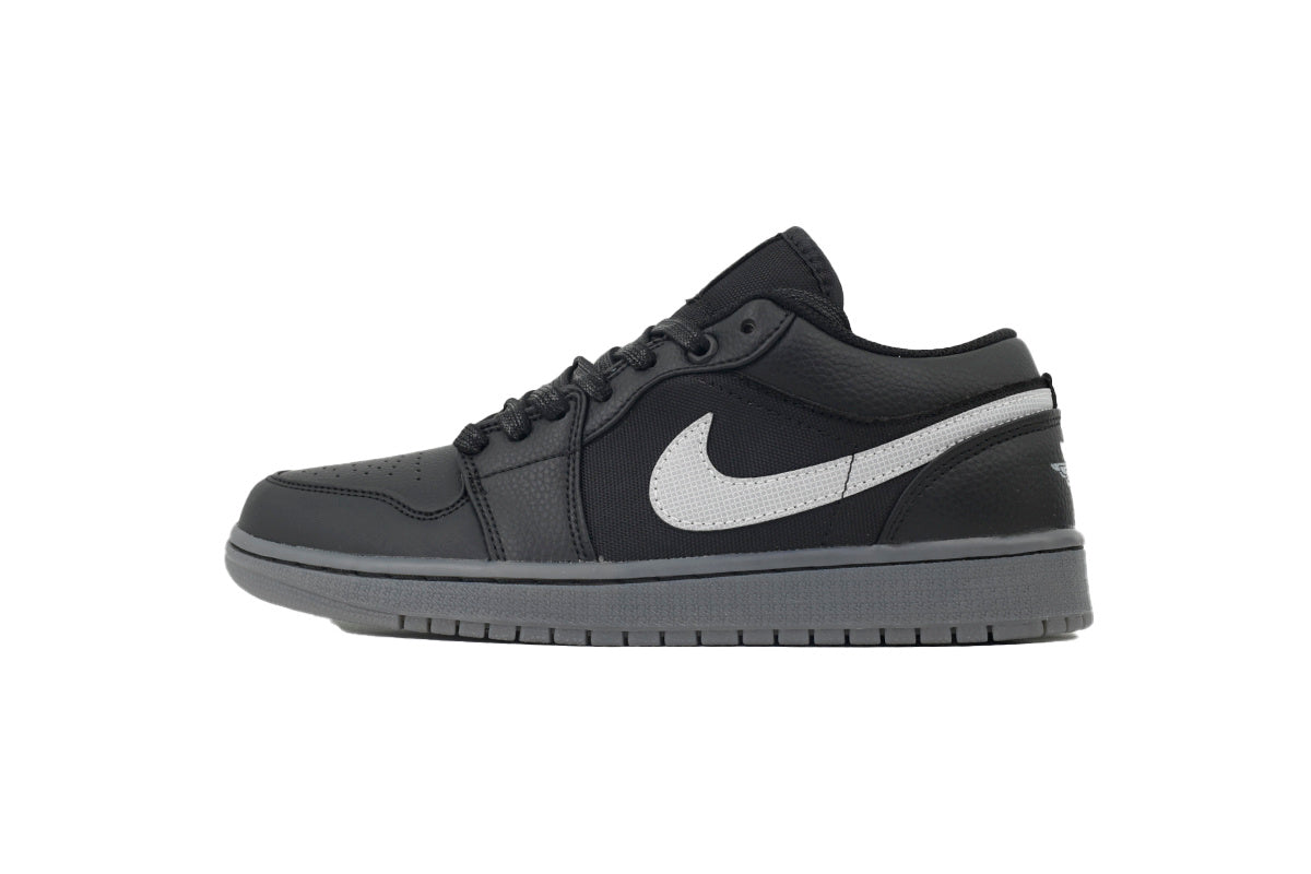 Nike Air Jordan 1 Retro Low Low-Top Sneakers