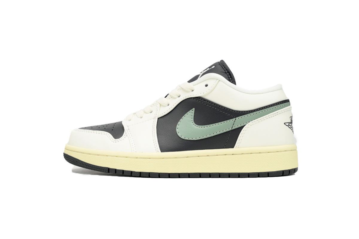 Nike Air Jordan 1 Retro Low Low-Top Sneakers