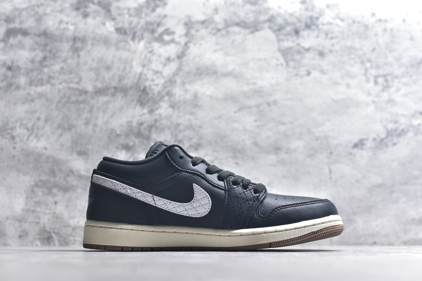 Air Jordan 1 Low AJ1 Sneakers | Men's & Women's