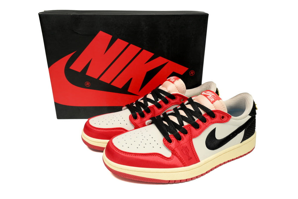 Nike Air Jordan 1 Retro Low Low-Top Sneakers