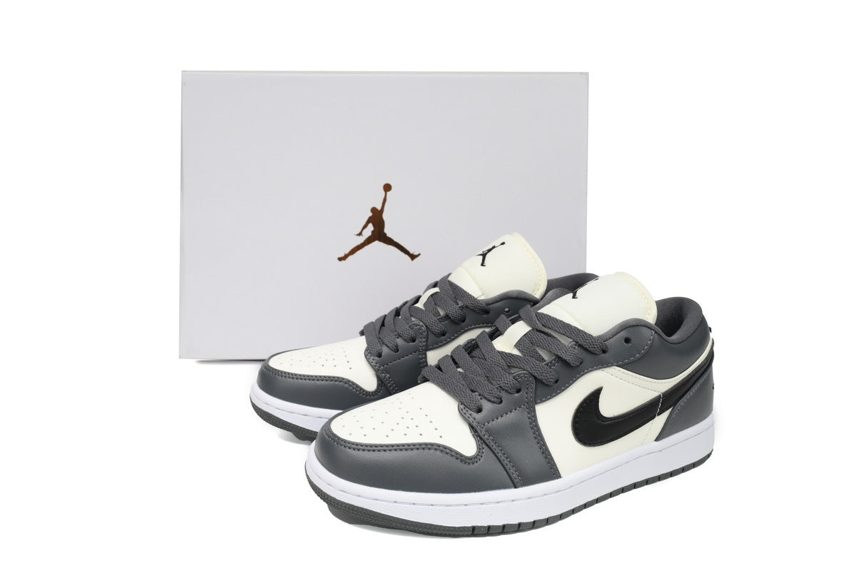 Nike Air Jordan 1 Retro Low Low-Top Sneakers