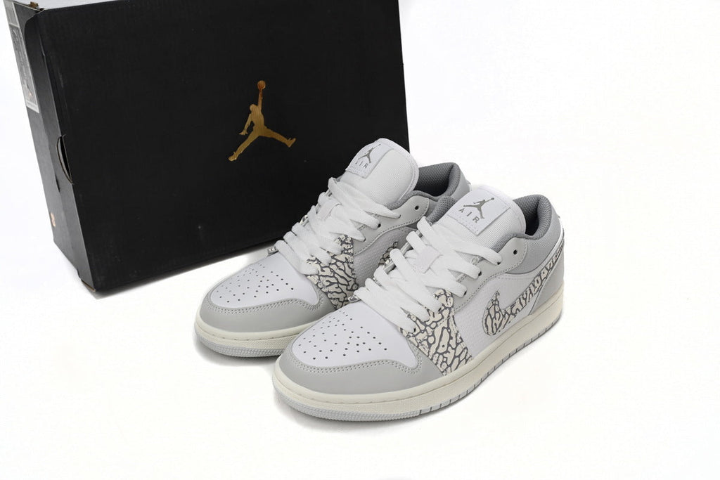 Nike Air Jordan 1 Retro Low Low-Top Sneakers