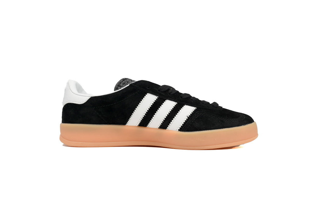 Adidas Samba OG – Retro German-Inspired Sneakers