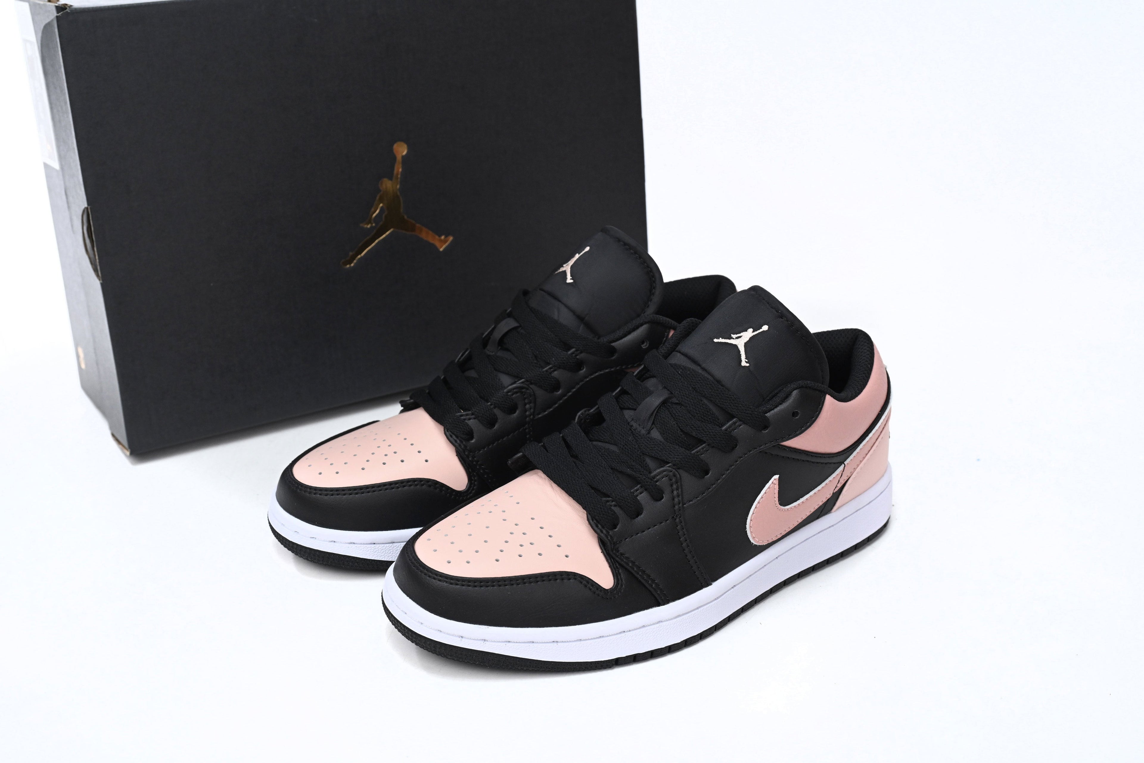 Nike Air Jordan 1 Retro Low Low-Top Sneakers