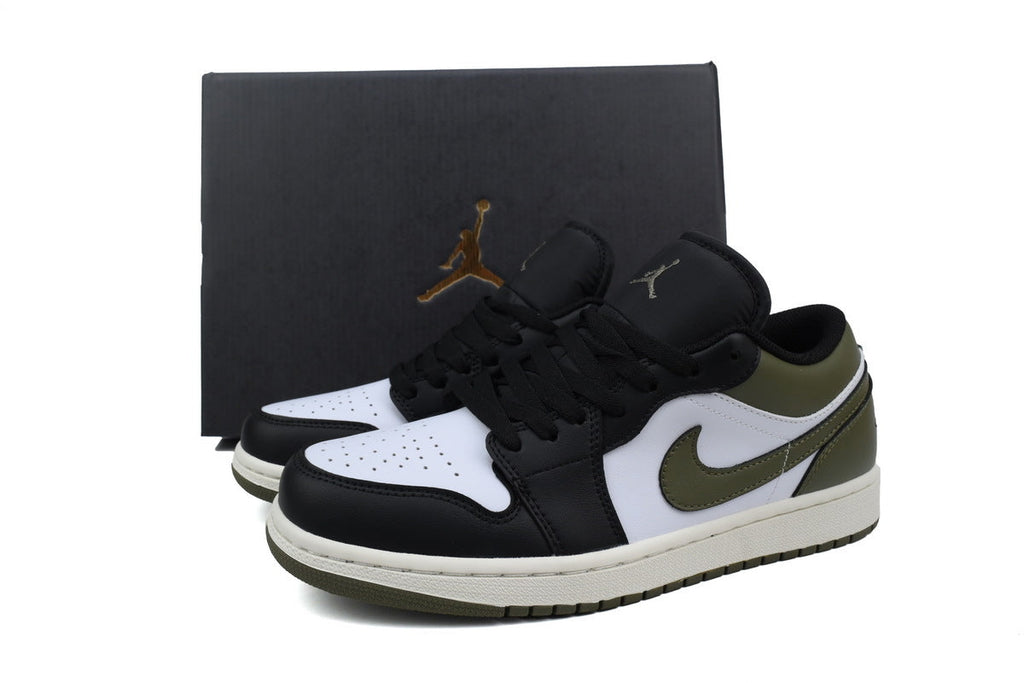 Nike Air Jordan 1 Retro Low Low-Top Sneakers