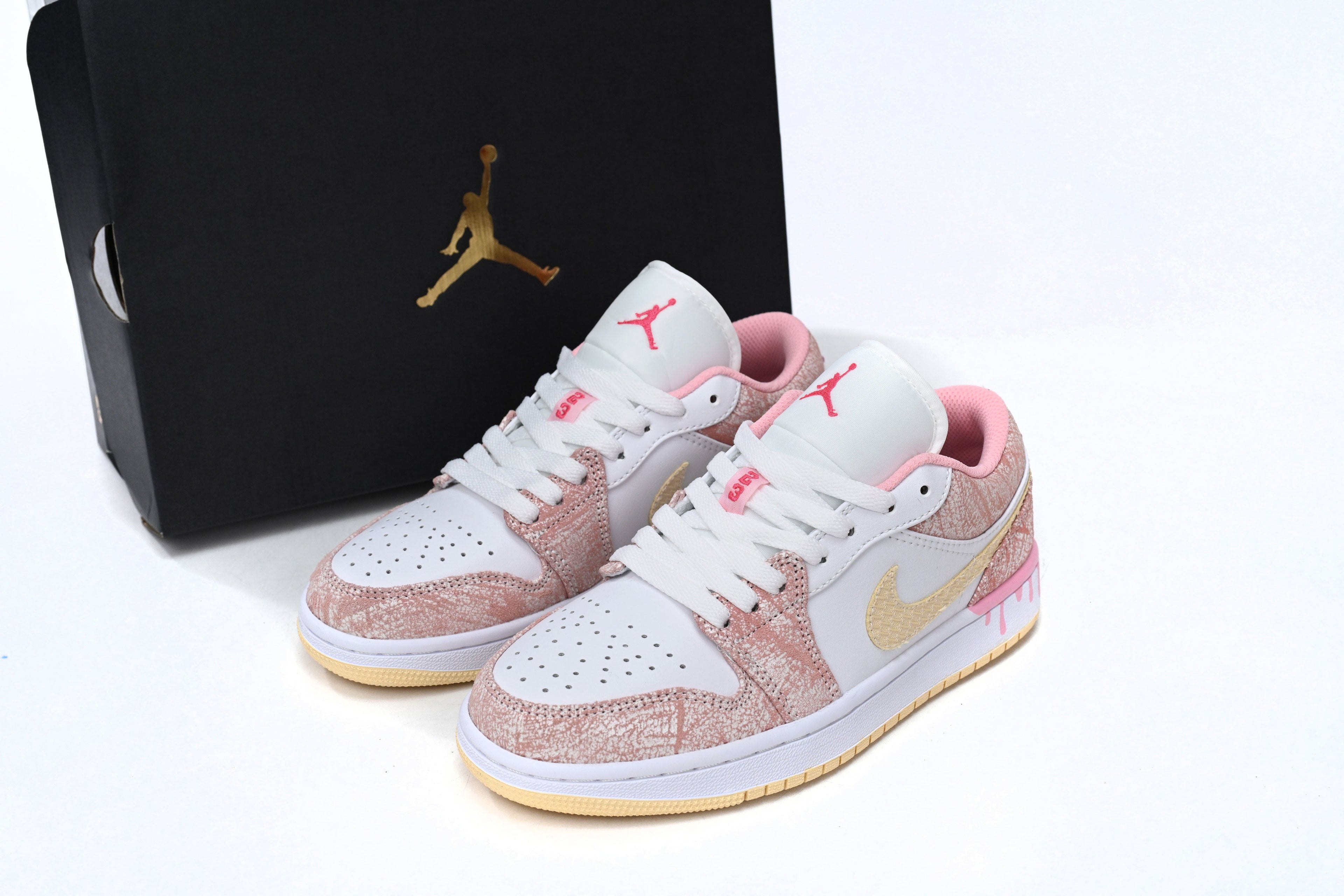 Nike Air Jordan 1 Retro Low Low-Top Sneakers