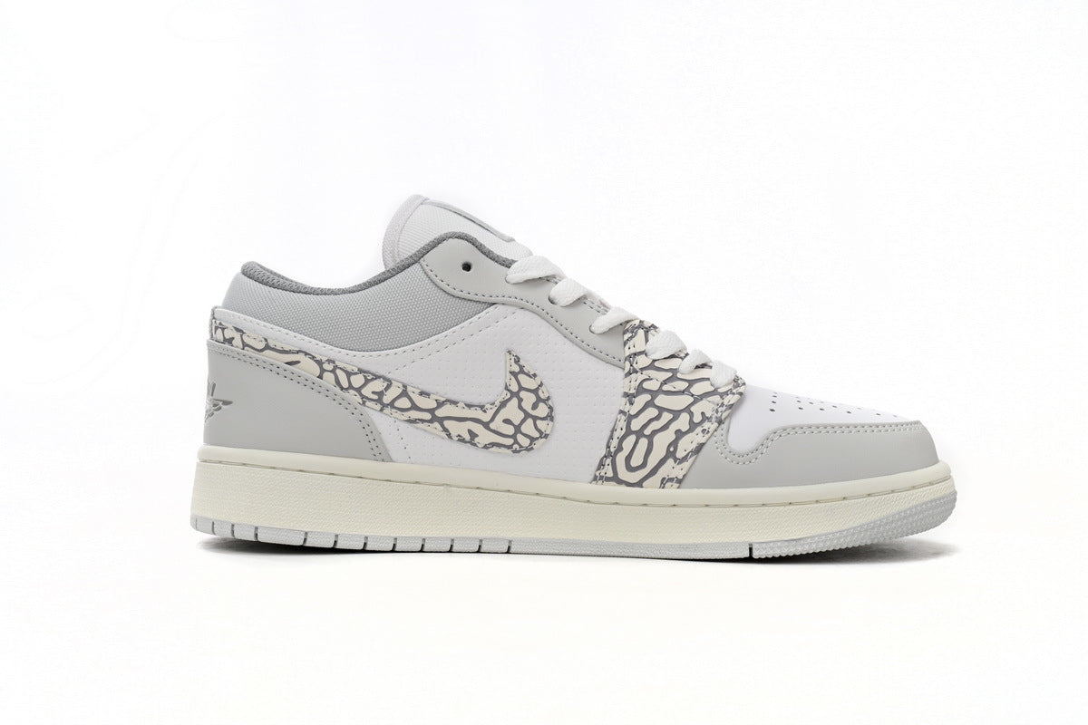 Nike Air Jordan 1 Retro Low Low-Top Sneakers