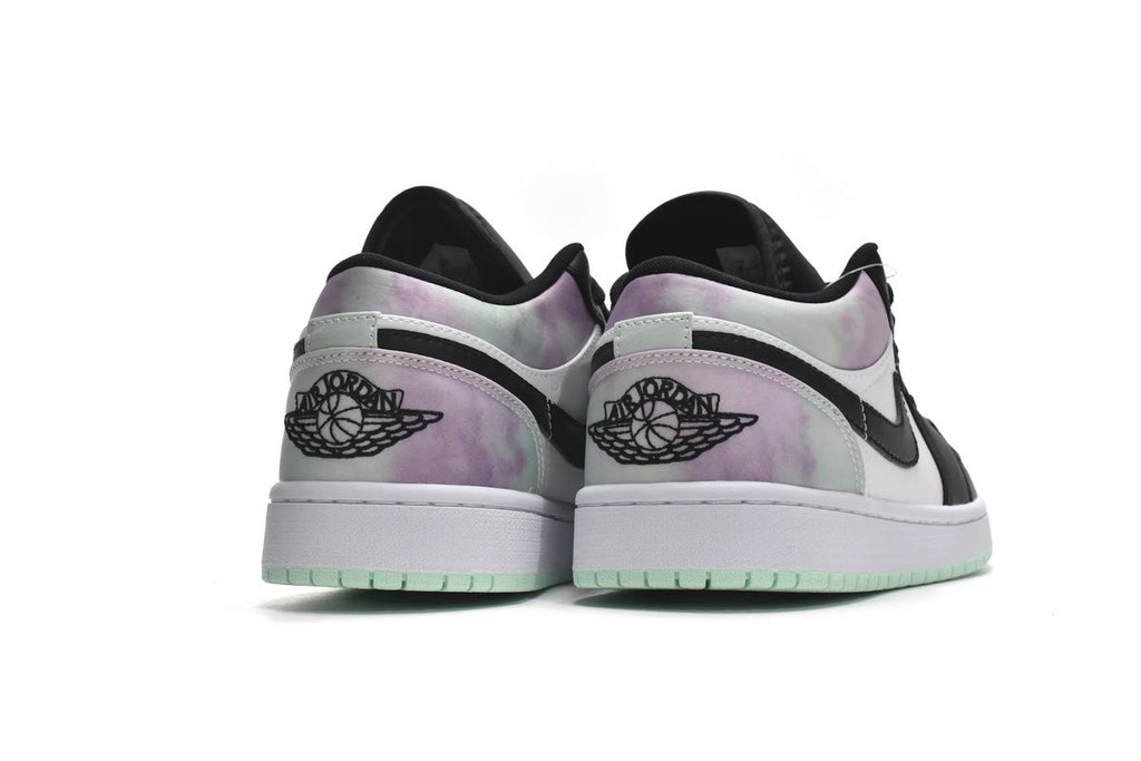 Nike Air Jordan 1 Retro Low Low-Top Sneakers