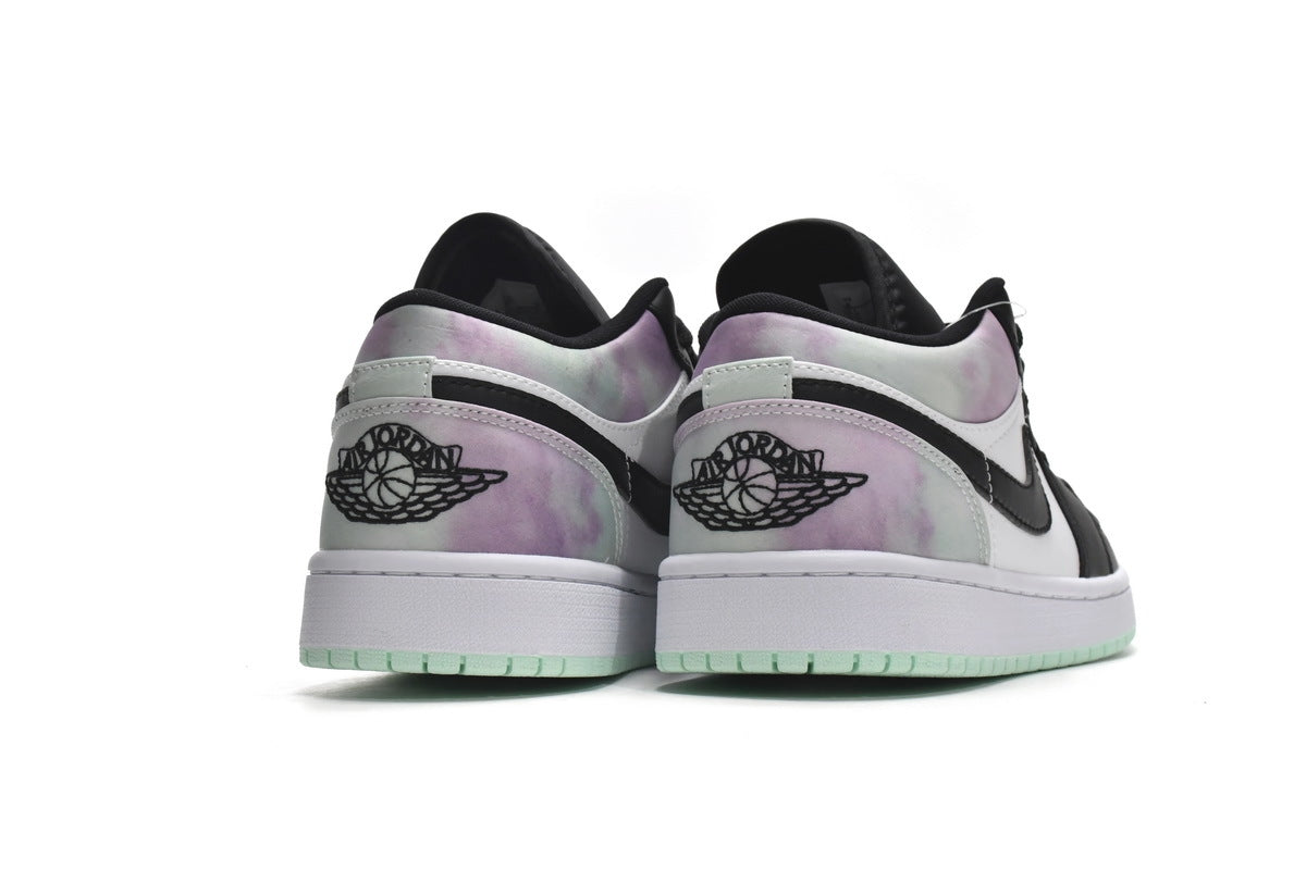 Nike Air Jordan 1 Retro Low Low-Top Sneakers