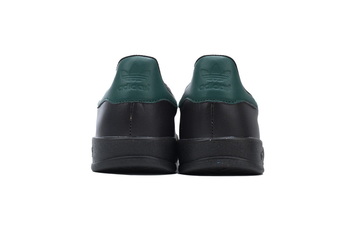 Adidas Samba OG – Retro German-Inspired Sneakers