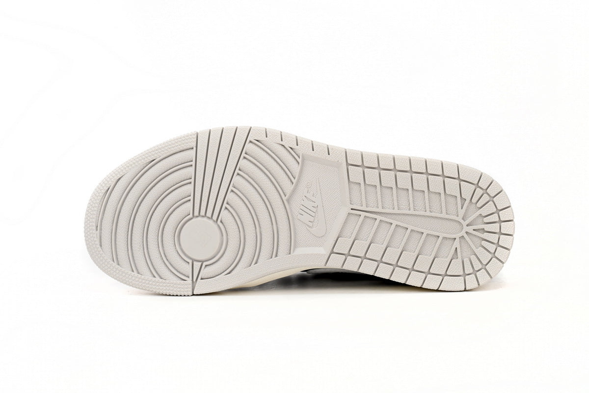 Nike Air Jordan 1 Retro Low Low-Top Sneakers