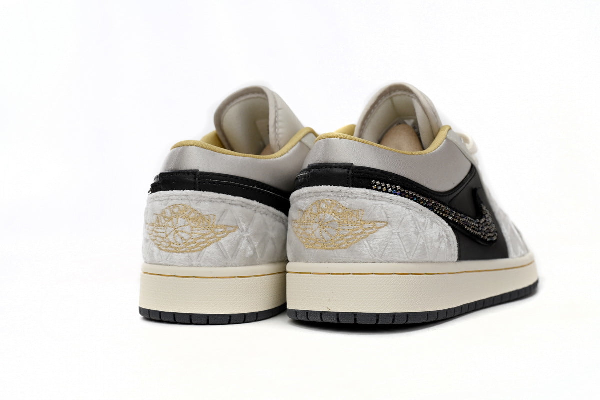 Nike Air Jordan 1 Retro Low Low-Top Sneakers