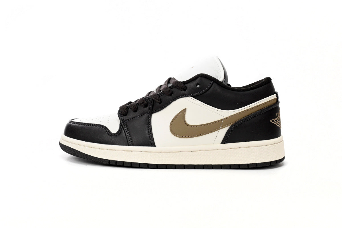 Nike Air Jordan 1 Retro Low Low-Top Sneakers