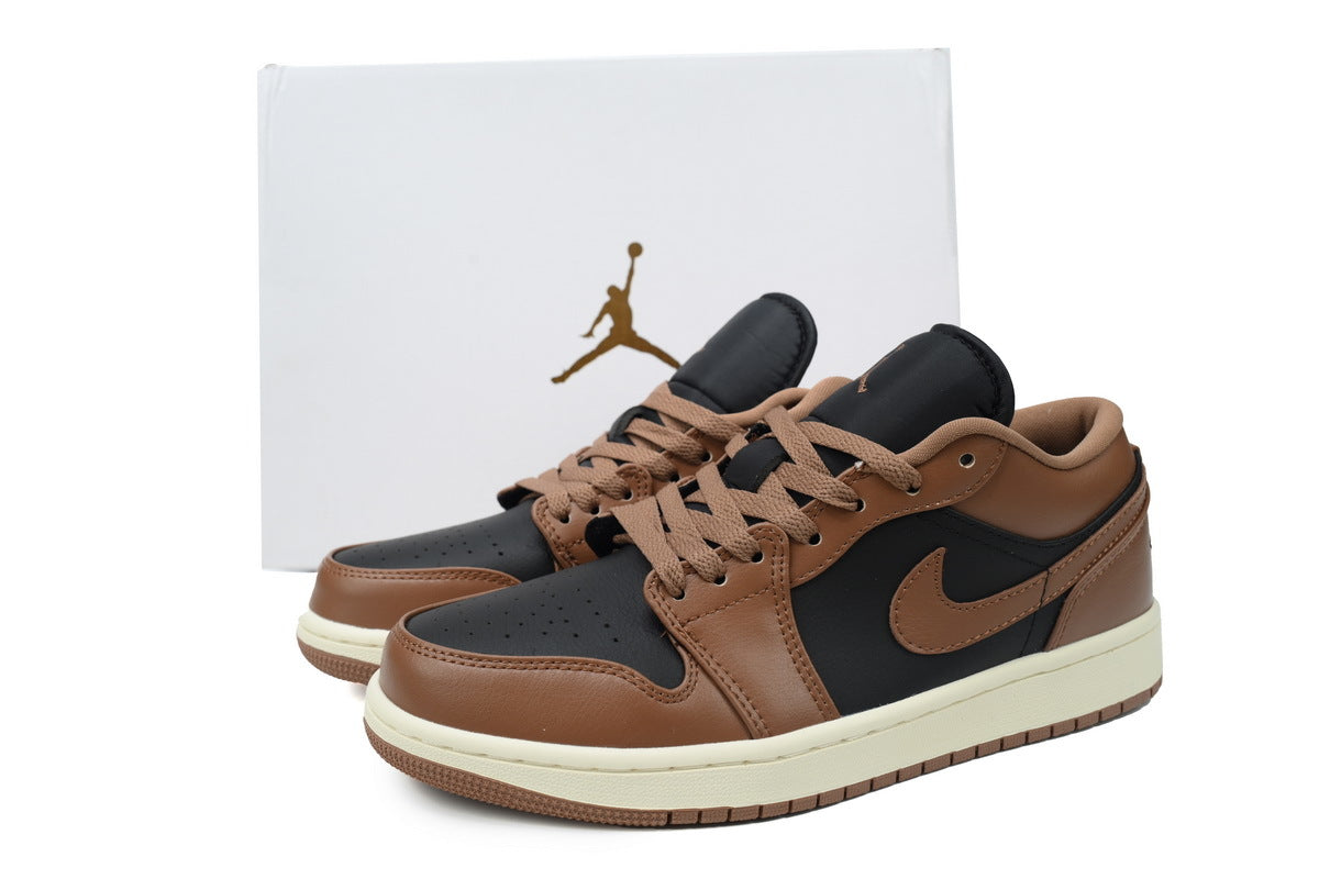 Nike Air Jordan 1 Retro Low Low-Top Sneakers