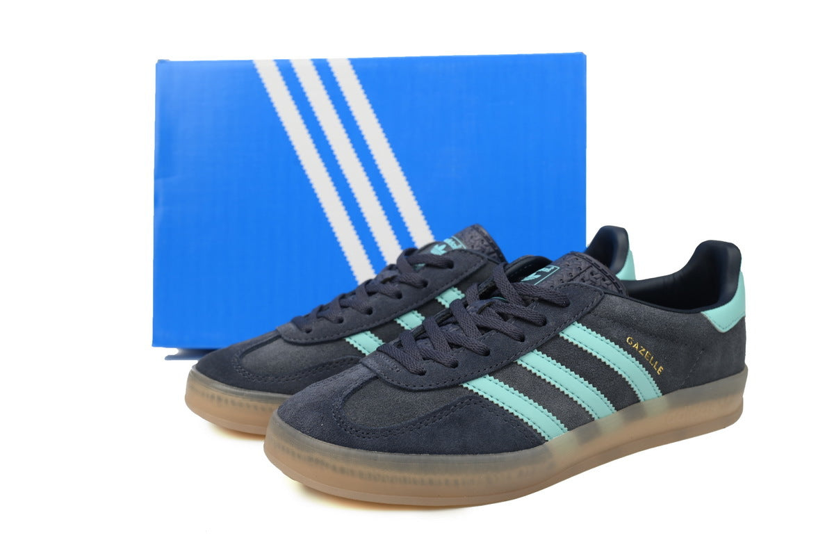 Adidas Samba OG – Retro German-Inspired Sneakers