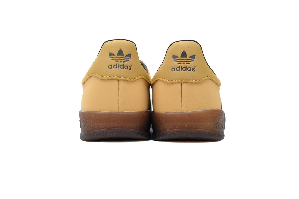 Adidas Samba OG – Retro German-Inspired Sneakers