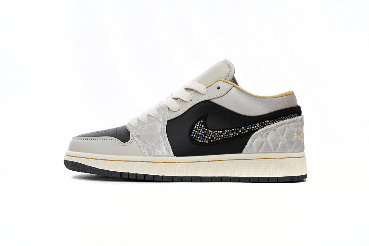 Nike Air Jordan 1 Retro Low Low-Top Sneakers