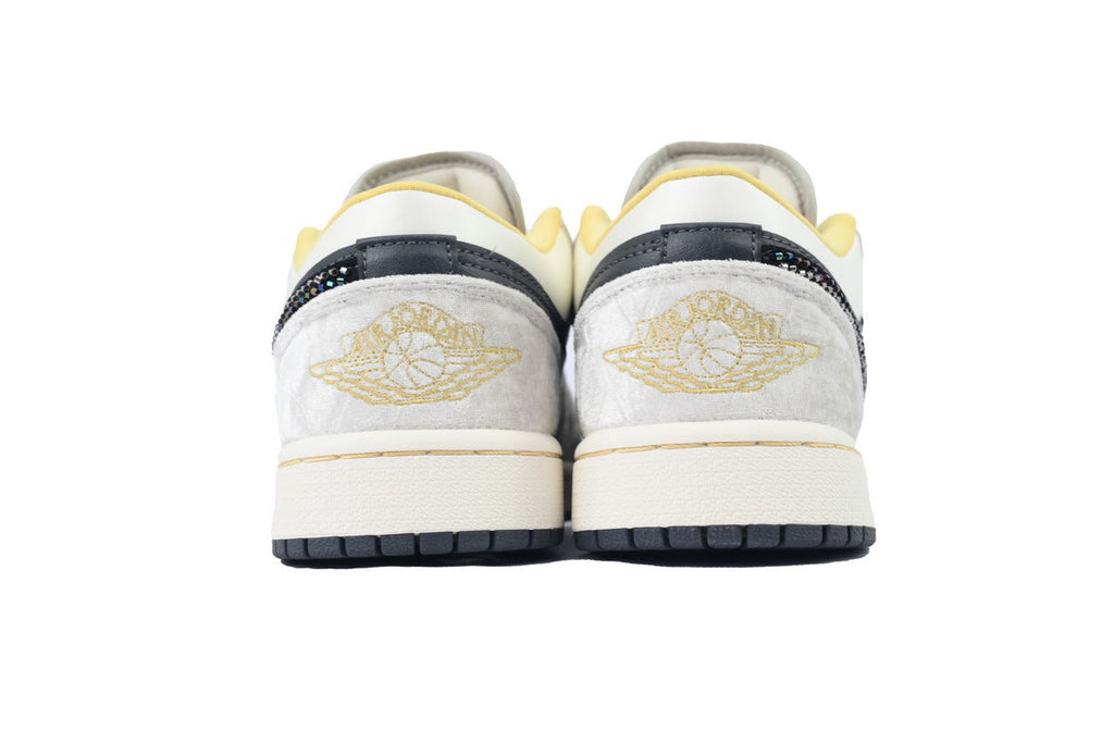 Nike Air Jordan 1 Retro Low Low-Top Sneakers