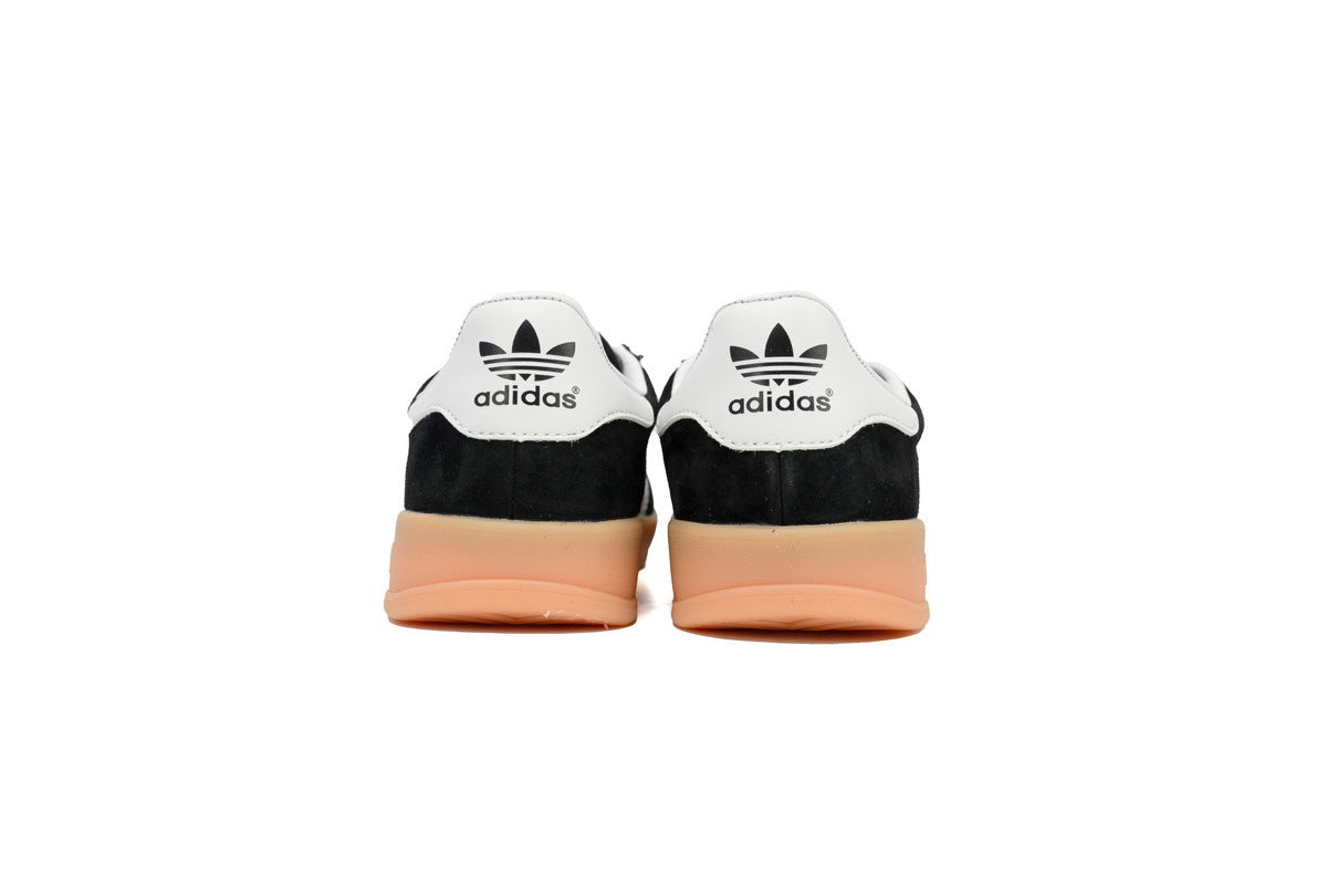 Adidas Samba OG – Retro German-Inspired Sneakers