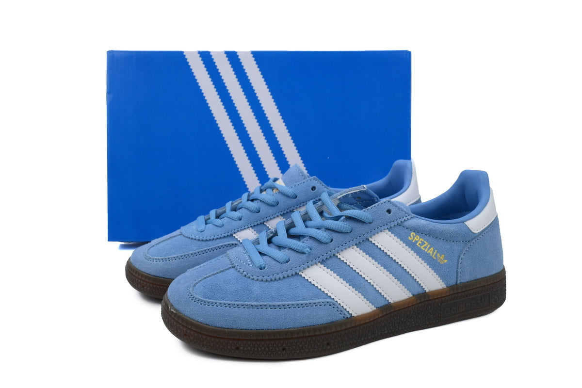 Adidas Samba OG – Retro German-Inspired Sneakers