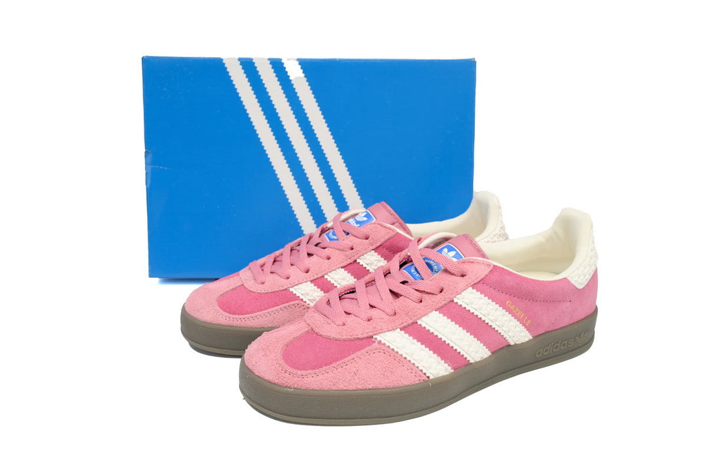 Adidas Samba OG – Retro German-Inspired Sneakers