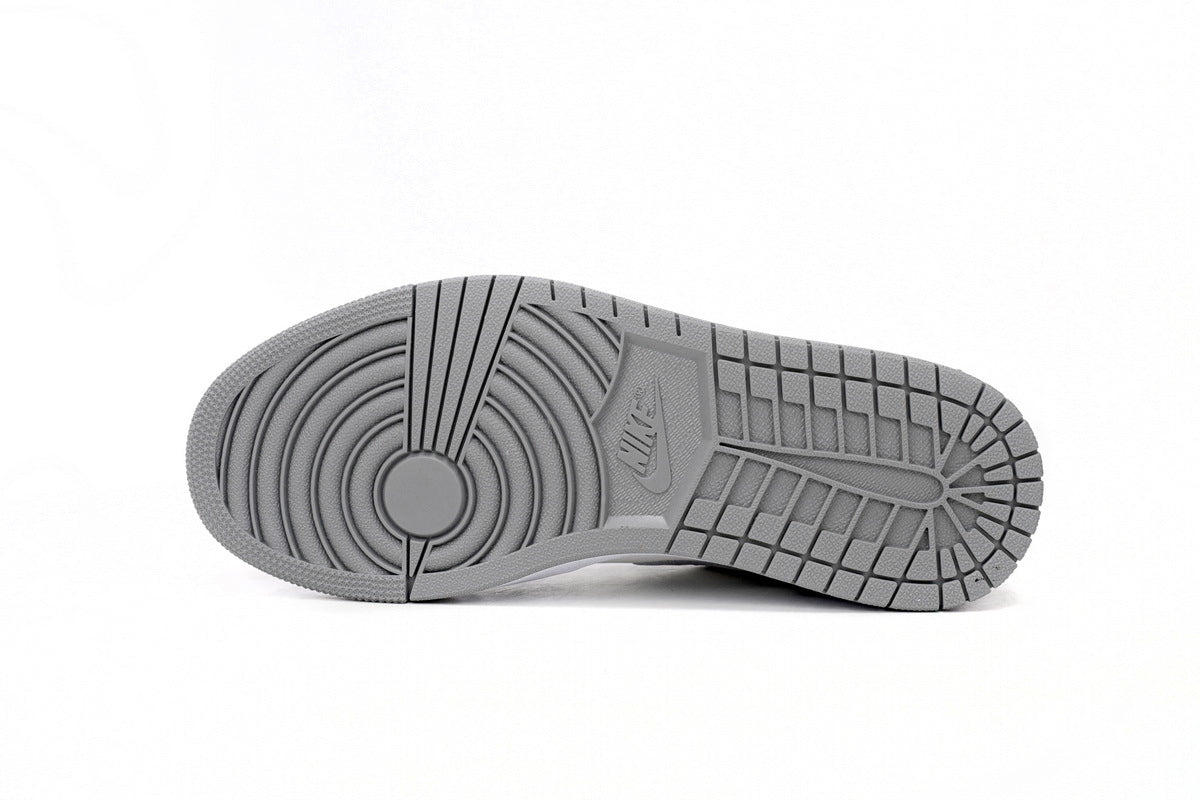 Nike Air Jordan 1 Retro Low Low-Top Sneakers