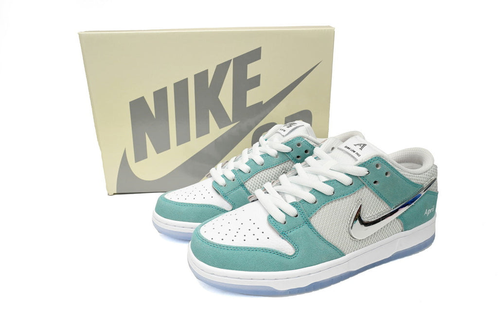 Nike SB Dunk Low – Classic Streetwear Sneakers (EU 36–45)